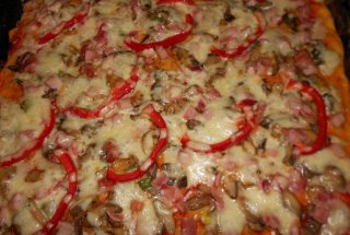 Pizza cu kaizer si ardei gras