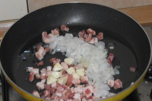 Fundite cu kaizer si rosii in bulion
