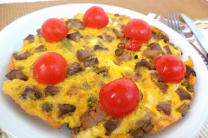 Omleta cu legume si carne de porc