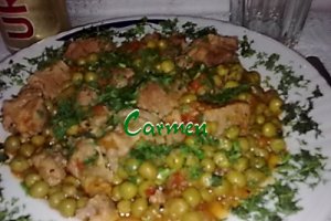 Gulas de porc cu mazare.