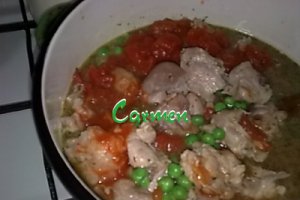 Gulas de porc cu mazare.