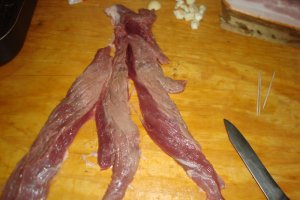 Muschiulet de porc impletit cu bacon si usturoi
