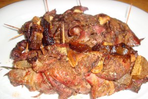 Muschiulet de porc impletit cu bacon si usturoi