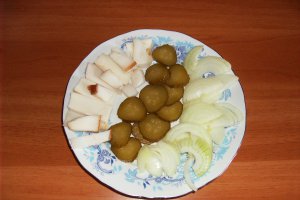 Cartofi umpluti cu slanina si ceapa