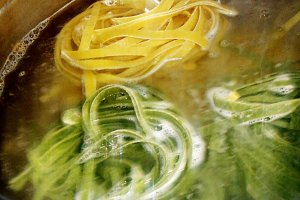 Tagliatelle cu sos de ciuperci