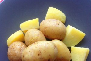 Salată cremoasă de cartofi