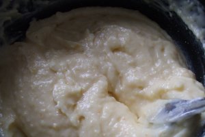 Tort de ciocolata, vanilie si fructe