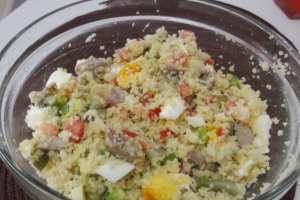 Salata de cus-cus cu pui si legume