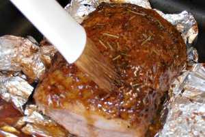 Muschi de porc cu sos de mere si legume sote