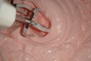 Inimioare cu crema de capsuni