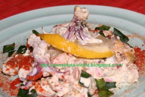 Salata de fructe de mare cu maioneza