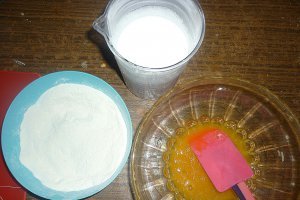 Tort cu frisca si cirese