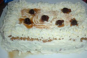 Tort cu frisca si cirese