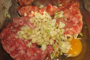 Chiftelute picante la cuptor