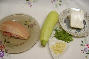 Piept de pui cu taietei de dovlecel