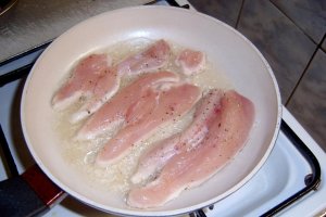 Piept de pui cu taietei de dovlecel