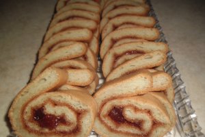 Tort din rulada cu capsuni