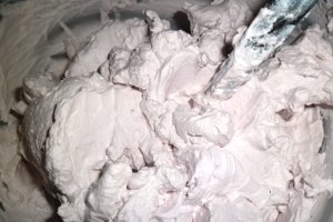 Tort din rulada cu capsuni
