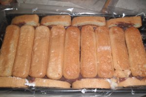 Tort din rulada cu capsuni