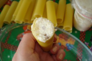 Cannelloni cu branza dulce stafide si smantana