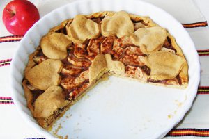 Tarta cu mere si gem de prune