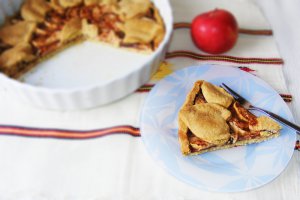 Tarta cu mere si gem de prune