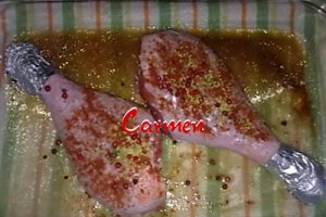 Copane de curcan, cu cartofi si ciupercute si salata.