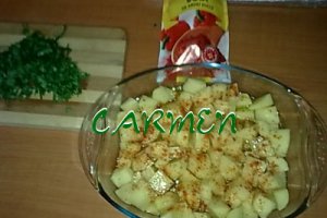 Copane de curcan, cu cartofi si ciupercute si salata.