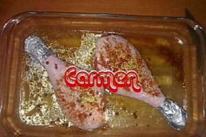 Copane de curcan, cu cartofi si ciupercute si salata.