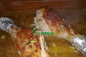 Copane de curcan, cu cartofi si ciupercute si salata.