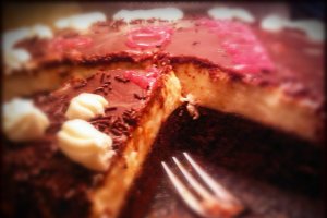 Tort cu ciocolata si crema