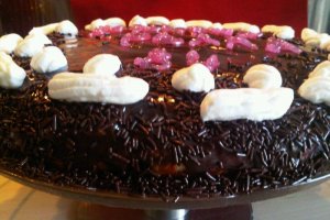 Tort cu ciocolata si crema