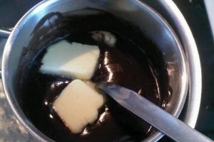 Tort cu ciocolata si crema