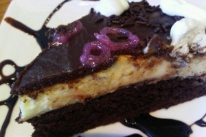 Tort cu ciocolata si crema
