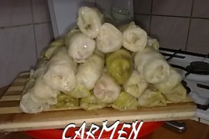 Sarmalute cu carne de porc si kaizer.
