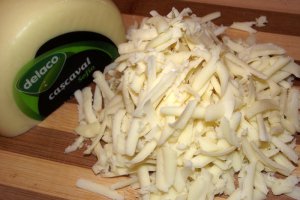 Lasagna cu branza de vaci si suc de rosii