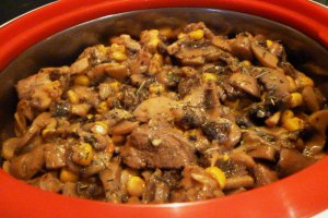 Mancare de ciuperci cu carne de porc