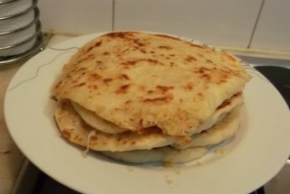 Placinte ardelenesti cu cartofi si varza murata