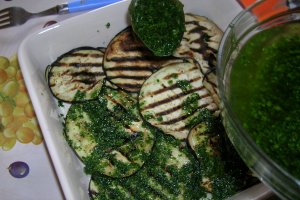 Vinete pe gratar cu sos verde