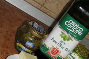 Spaghetti cu praz, mazare si pesto