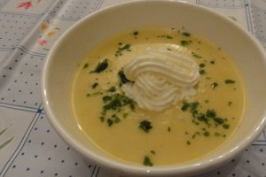 Supa crema de cartofi cu creme fraiche