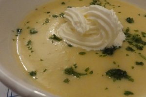 Supa crema de cartofi cu creme fraiche