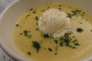 Supa crema de cartofi cu creme fraiche