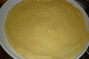 Prajitura pufoasa cu cirese din dulceata