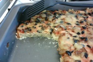 Pizza cu blat de conopida