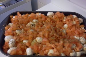 Carnati proaspeti cu cartofi si ciuperci la cuptor