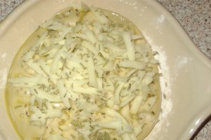 Painici pufoase cu cascaval si rosmarin