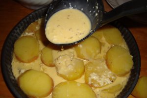 Cartofi gratinati la cuptor