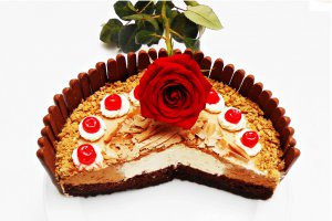 Tort cu mousse de ciocolata cu lapte si ciocolata alba