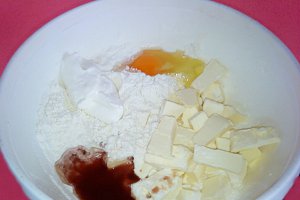 Desert cornulete fragede cu gem